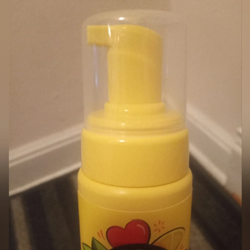 Yellow Cat Grooming Foam